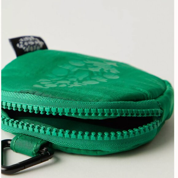 Free People FP Movement Essentials Only Pouch 💚  Kelly Green NWT - Picture 2 of 7